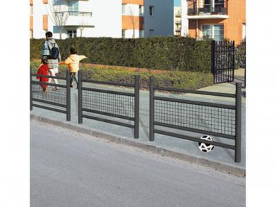Bariera drogowa prosta, ozdobna okratowana barierka miejska, stalowa malowana bariera