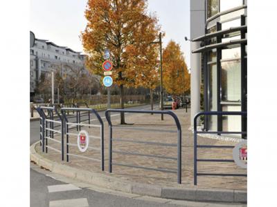Barierka drogowa z herbem miasta, bariera miejska dekoracyjna, barierka podpórka Conviviale